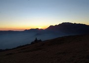 54 Dai Tre Faggi tramonto in Corna Camozzera